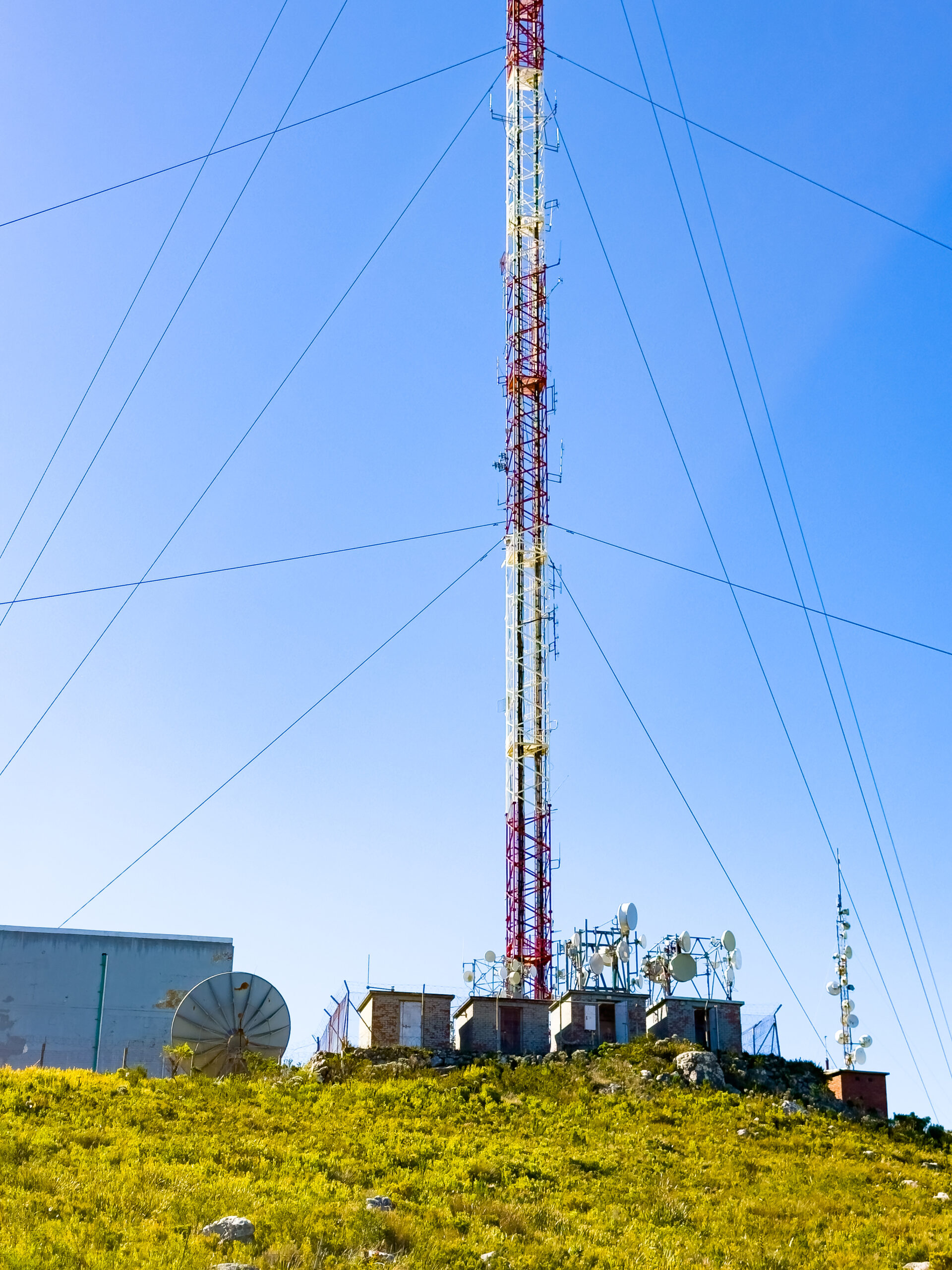 Telecommunications Tower on mountaintop in Cape Town Radio Frecuencia